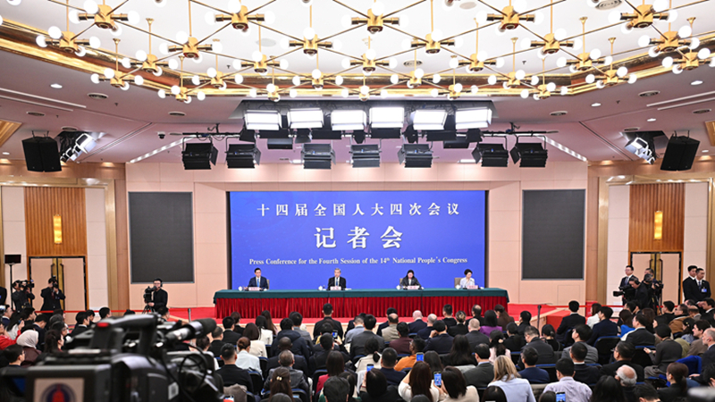 《焦点访谈》 20260308 王毅回答中外记者提问