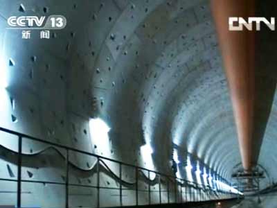 北京站至北京西站铁路地下隧道贯通