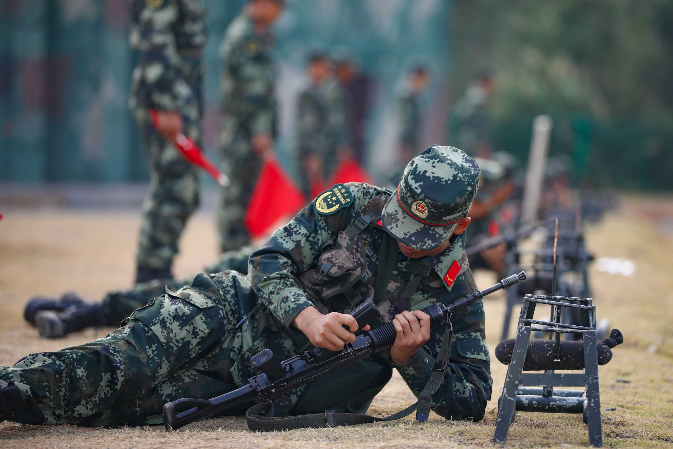 烎烎烎武警新兵打响军旅第一枪