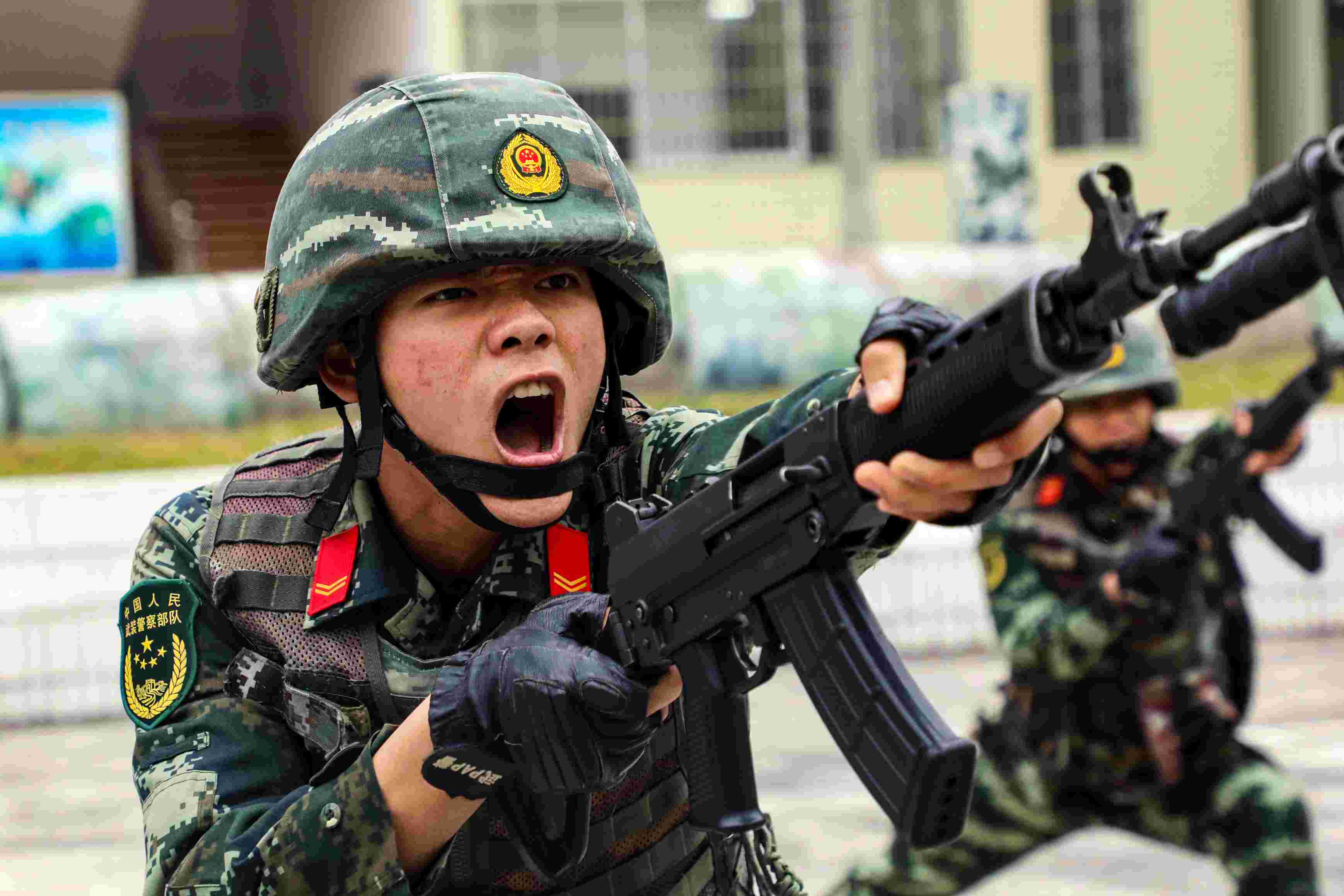 直击丨武警河池支队掀起冬季大练兵热潮