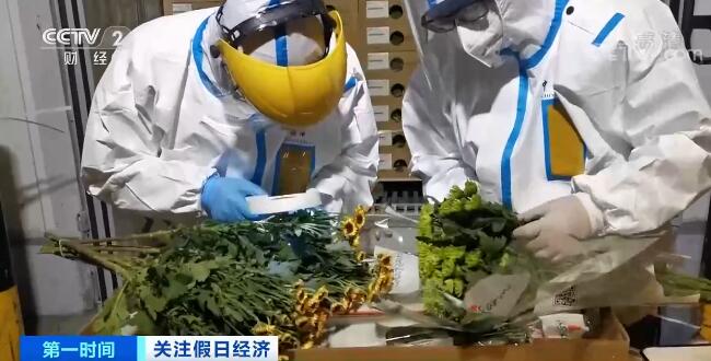 菊花热销反应市场需求 我国鲜花消费国内市场潜力大