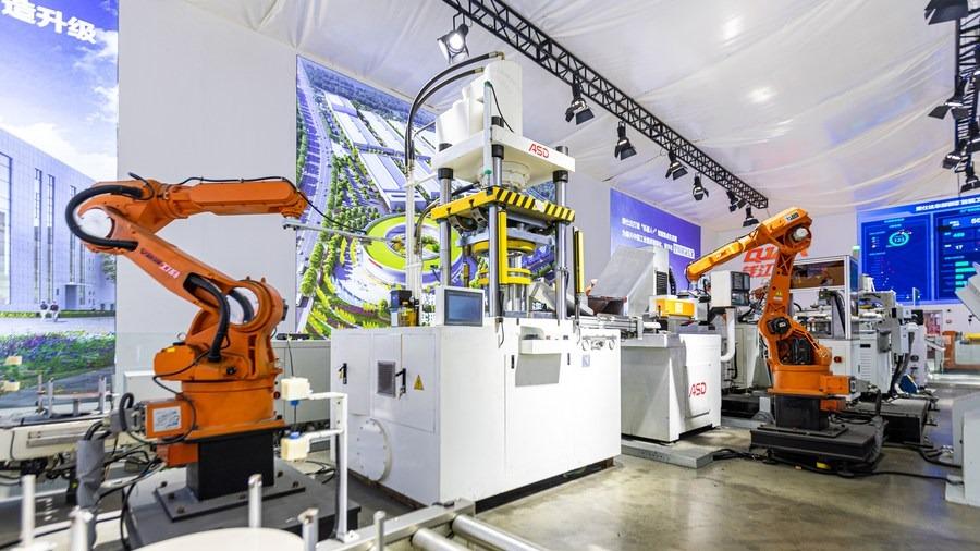 China intensifies moves to bolster economy as recovery continues_英语频道