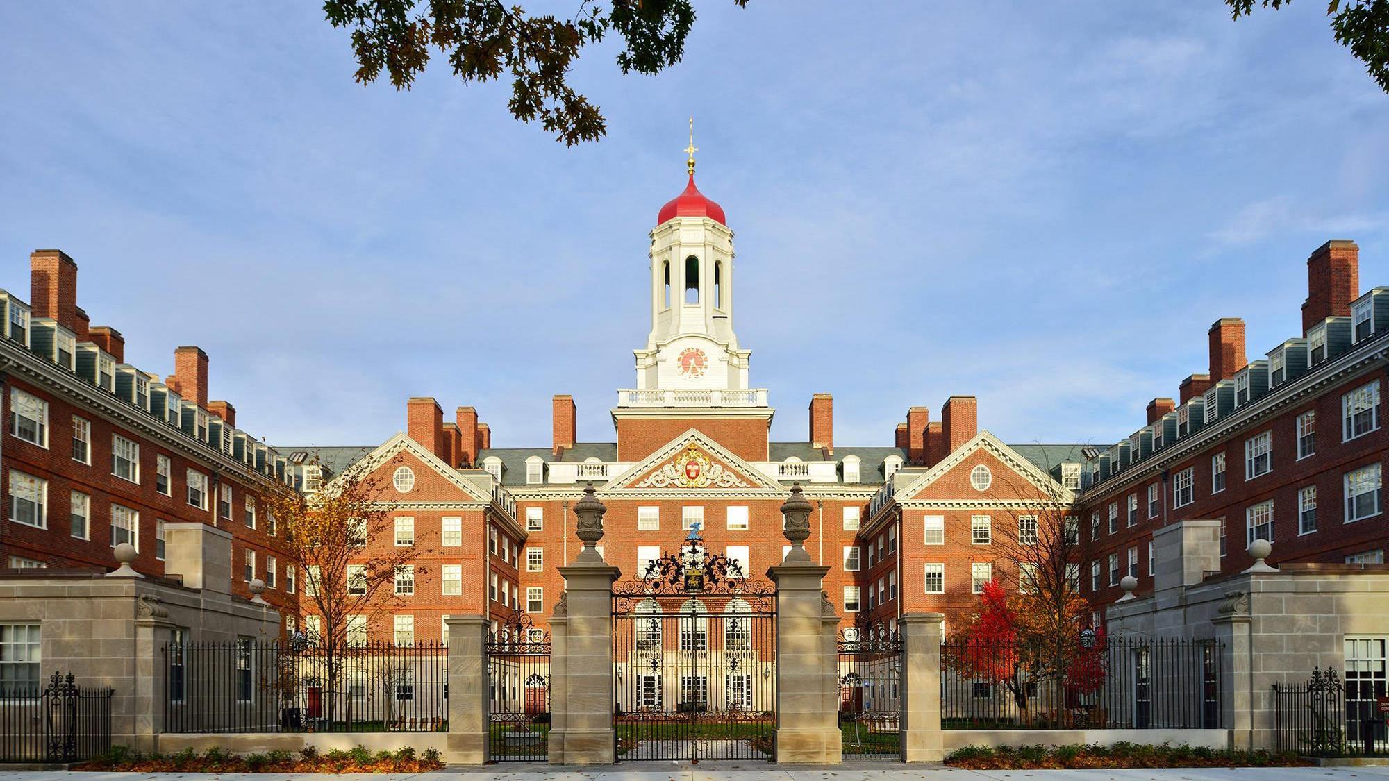 死磕”哈佛只因曾被拒入学？特朗普回应：本人毕业于沃顿商学院_新闻频道_央视网(cctv.com)