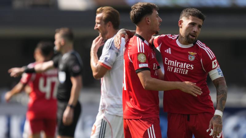 感人！上任只贏(yíng)2場(chǎng)中超降級(jí)：61歲梅州客家主帥更衣室落淚！