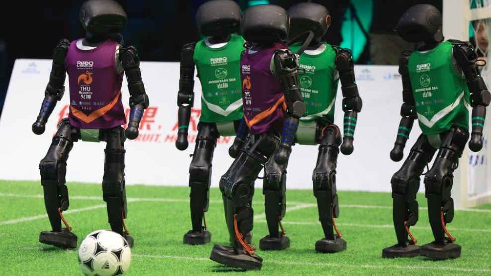 China's first fully autonomous 3v3 AI robot football match ends