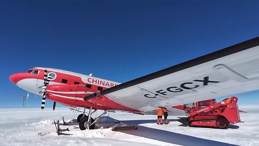 建在南极冰盖上的航站楼 总台记者探秘我国