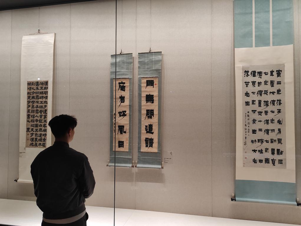 扬州八怪核心人物金农众多作品汇聚杭州_艺术_央视网(cctv.com)