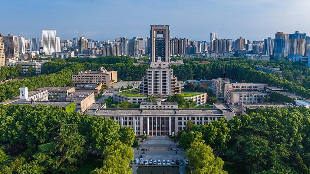 扎根西北七十载 育成“桃李一片林”