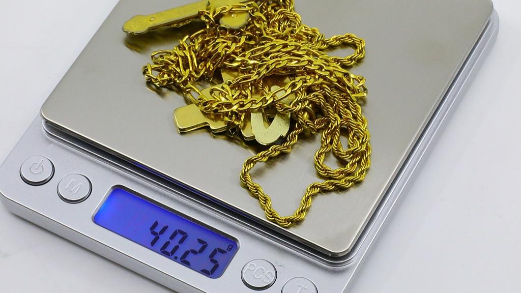 一笔生意差价上万元！起底再现市场的“违规