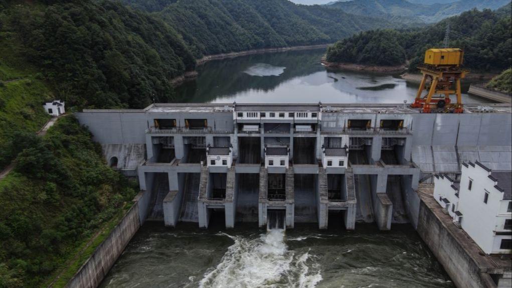 巡水库、护群众、保古建 安徽黄山迎战“巴