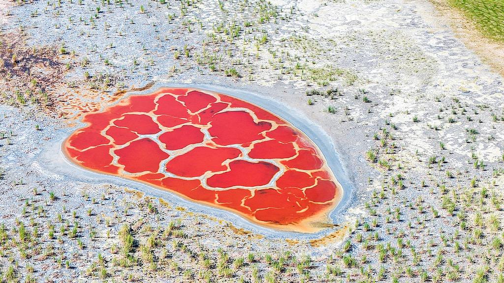 'Heart of the Earth' in Tengger Desert wows visitors