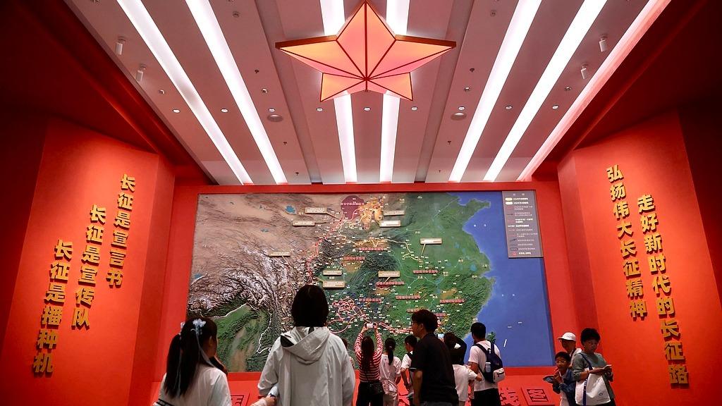 珍贵展品亮相 两大纪念长征胜利90周年主