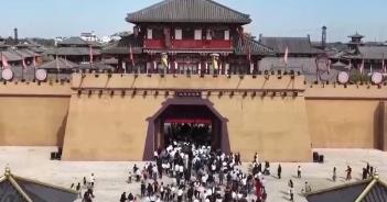 从看客到“戏中人” 走进片场 体验“电影+”新活力