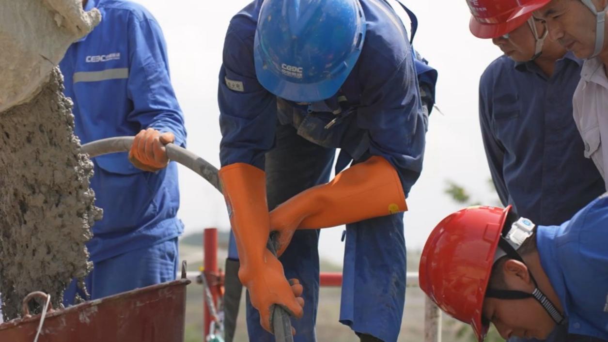 100%绿电！藏粤直流工程建设提速 广西段线路首基塔开始浇筑