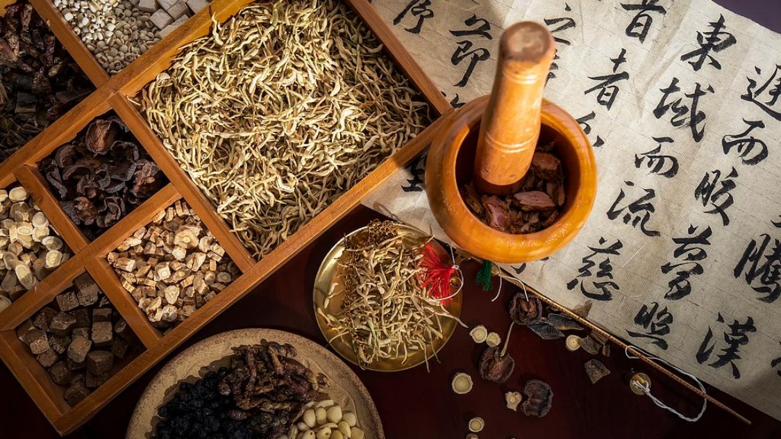 以中医药智慧护佑老年人健康