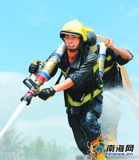 海南省公安消防总队辛悦国摄
