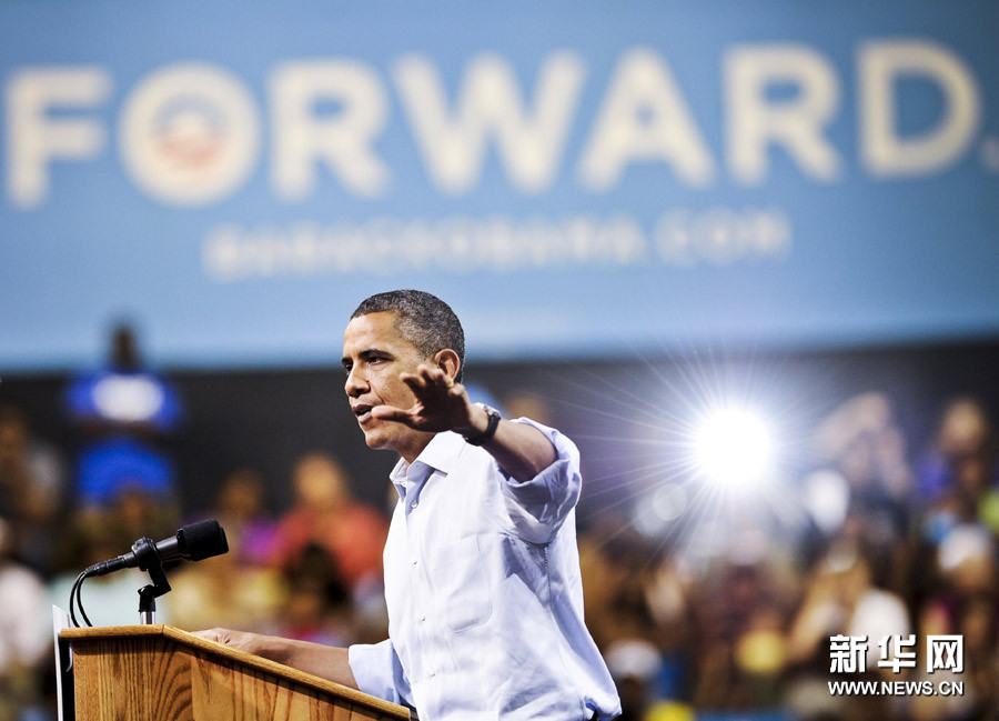 美国总统奥巴马在竞选集会上演讲