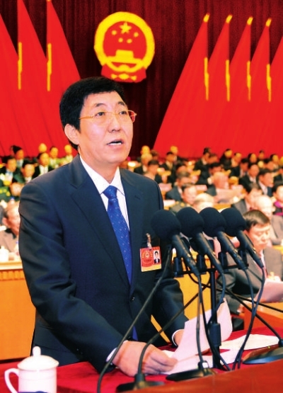 巴音朝鲁作政府工作报告