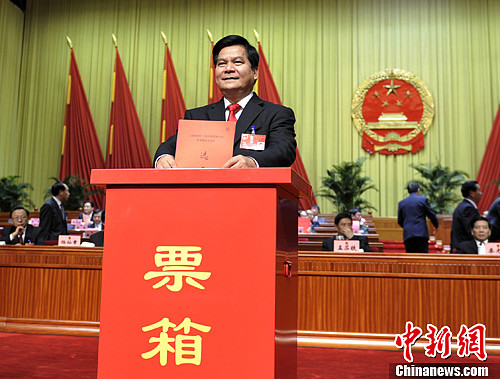 云南省省长李纪恒躬身做官挺腰做人