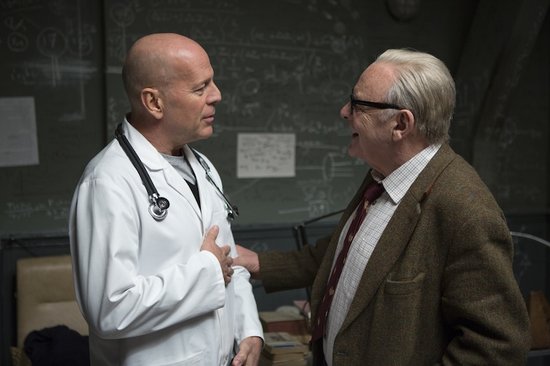 霍普金斯加盟《赤焰战场2》 曝"科学狂人"预告