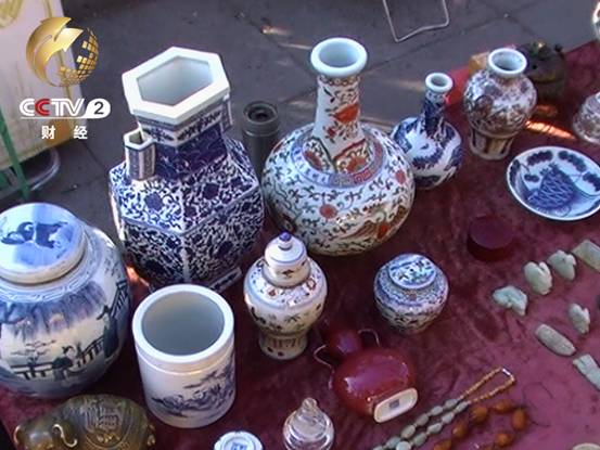 地摊上千奇百怪的&ldquo;宝贝&rdquo;