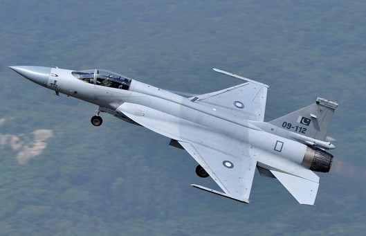 巴基斯坦13日称其正考虑向沙特阿拉伯出售jf-17"雷电"战斗机和教练机
