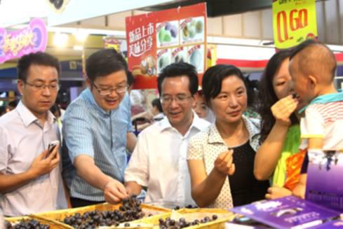 老百姓的"葡萄"书记——专访中方县委书记张霞