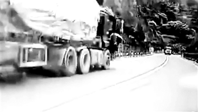 男子国道上“飞身拦车”拉手刹 警方将为其申请奖励