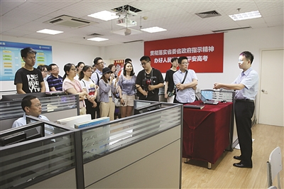 探访2019高考阅卷现场 答题卡电子图像可保存4年