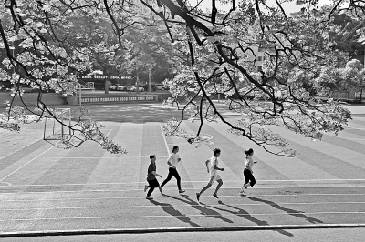 足踝的很多毛病都与穿鞋有关 平时选鞋应该注意什么？