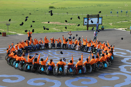 一把转不动的轮椅 揭开残障人士“刷街”难题