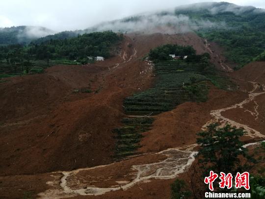 村民忆贵州水城山体滑坡瞬间：巨响如打雷 房子震动明显