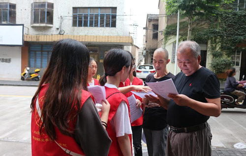 “小红衣”碰撞红色嵊州，这支实践队很红正！