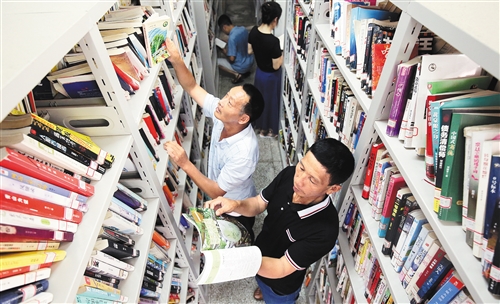 江西宜春有对“冬瓜兄弟” 靠技术获得高收益