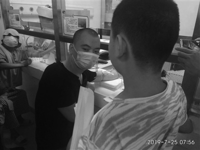 10岁少年＂增肥救父＂:为达体重要求3月吃胖30多斤