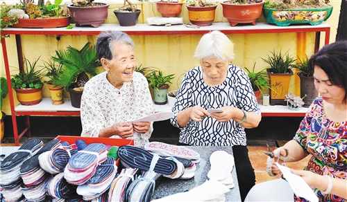 16年3万多双 “鞋垫奶奶”的拥军情