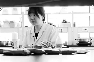 甜蜜的事业！专业“雪糕品尝师”每天尝20根雪糕