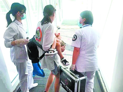 3岁男童突发不适 航班起飞20分钟后返航救人