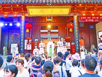 南京夫子庙步行街提升文化辨识度促观光消费