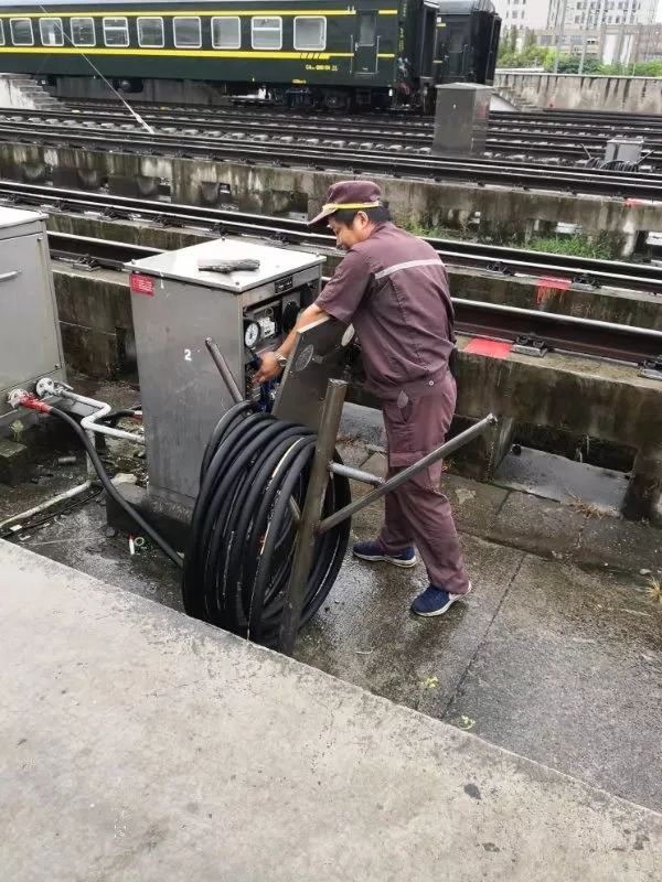 这是一群连台风也吹不走的青年