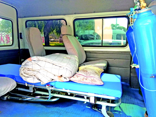 行程5公里收费400元 天价“出院车”如此昂贵合理吗