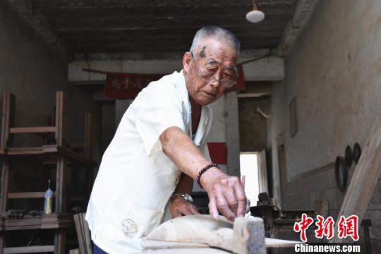 福建耄耋老人会唱南音能做琵琶 盼古乐传唱不衰