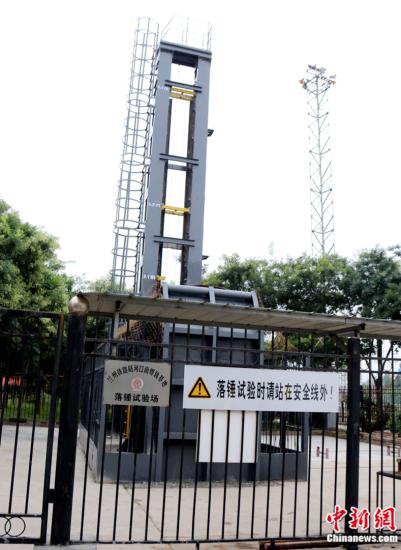 高铁钢轨生产线探秘：火车“哐当”声是如何消失的？