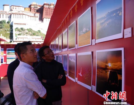 “第十二届西藏珠穆朗玛摄影大展”图说雪域“蝶变”70年贝搏体育登录(图3)