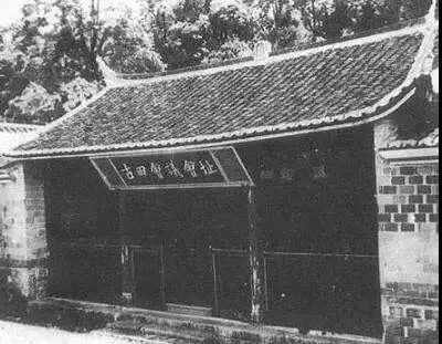 山胜利会师,合编为工农革命军第四军,5月改编为中国工农红军第四军