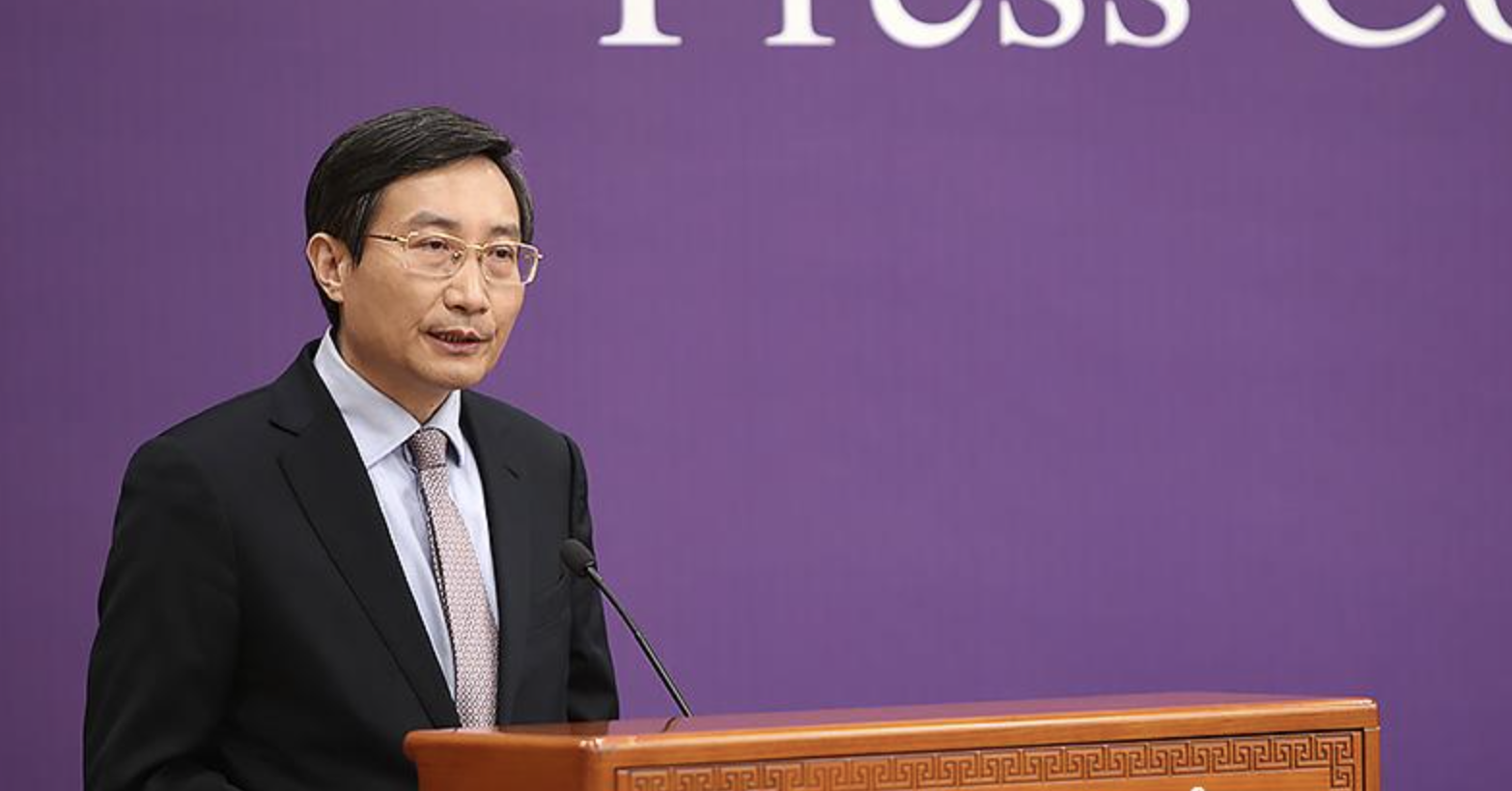 北京同仁医院眼科主任,主任医师魏文斌