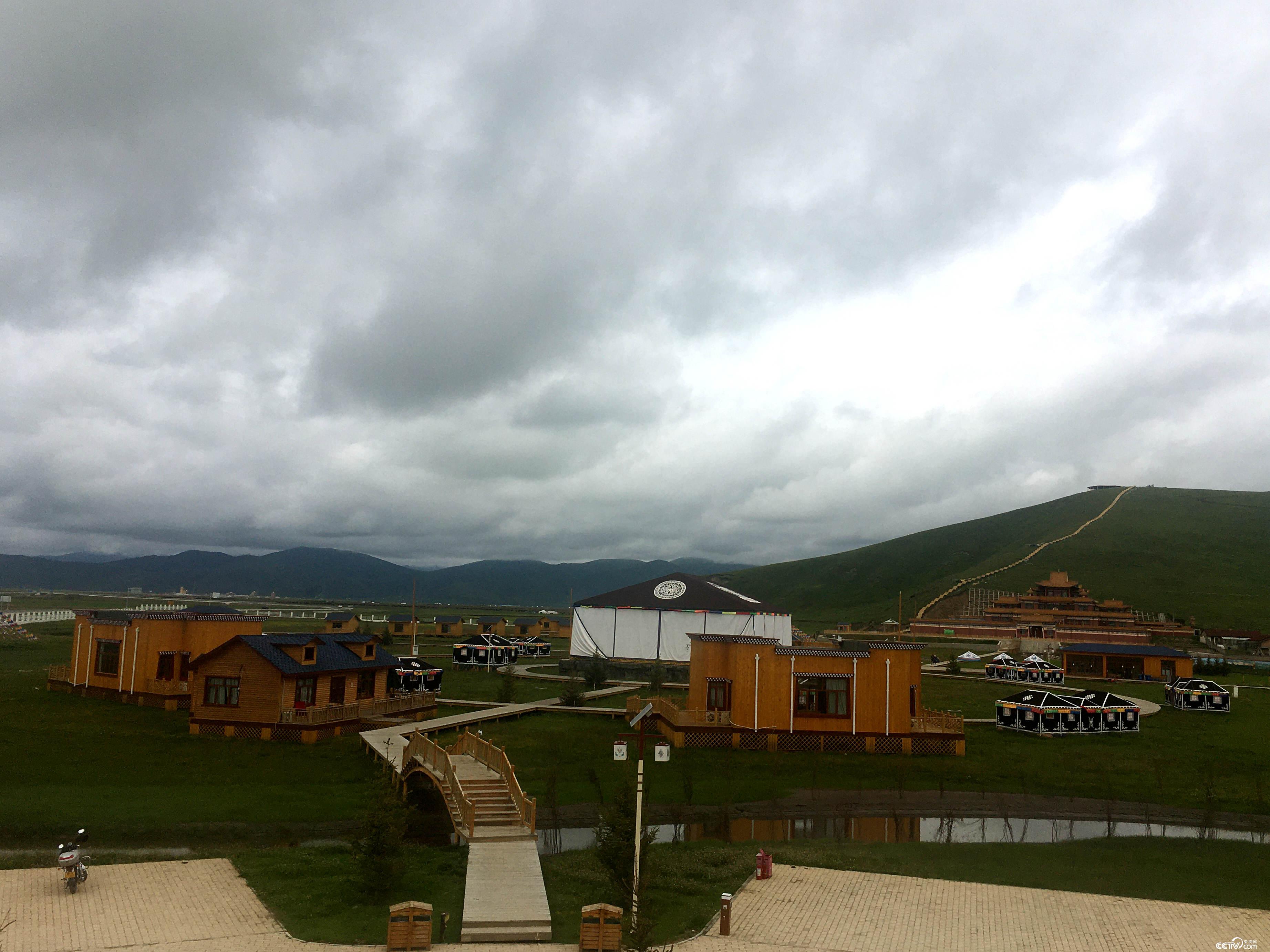 阿万仓湿地附近的帐篷城及自驾车营地