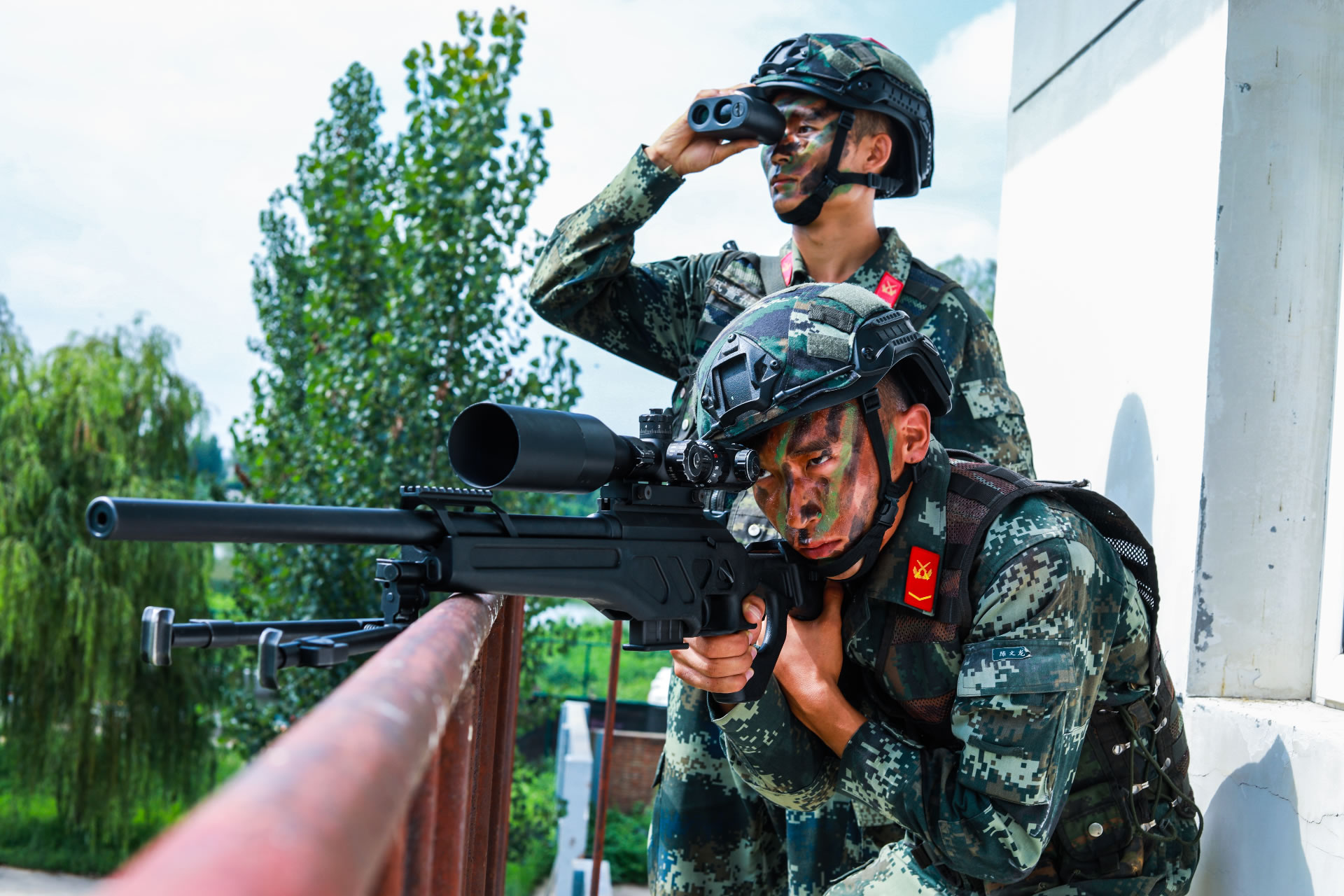 天津武警特战队员野外驻训生活照曝光