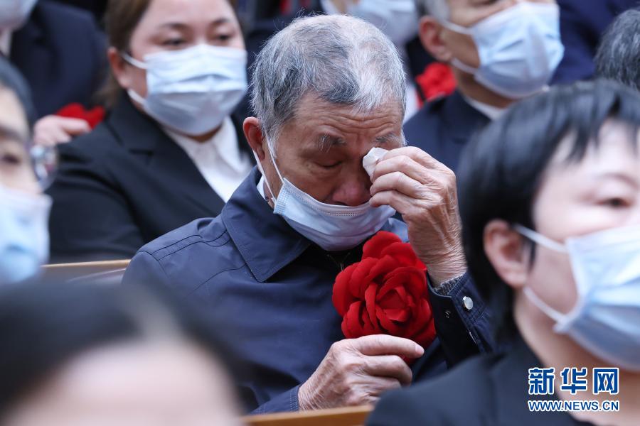 黄文秀的父亲黄忠杰 待到胜利时替女儿戴上大红花