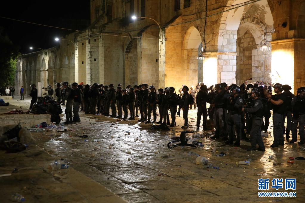 巴以圣殿山冲突致200余人受伤